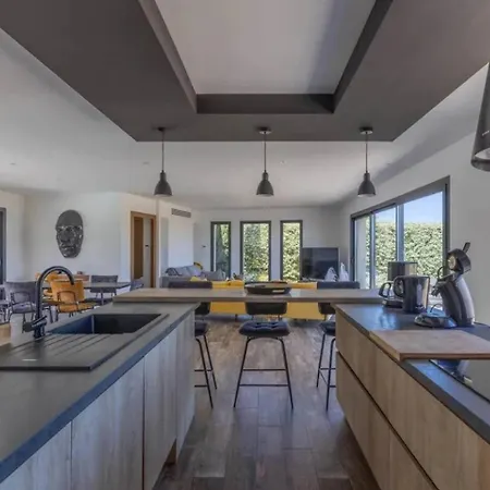 Soprana 4bd With Pool
